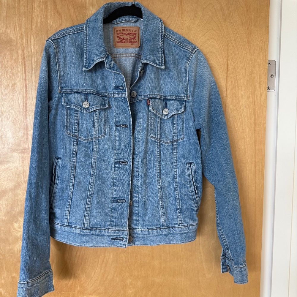 Lightwash Levi's Original trucker Jacket Size Large